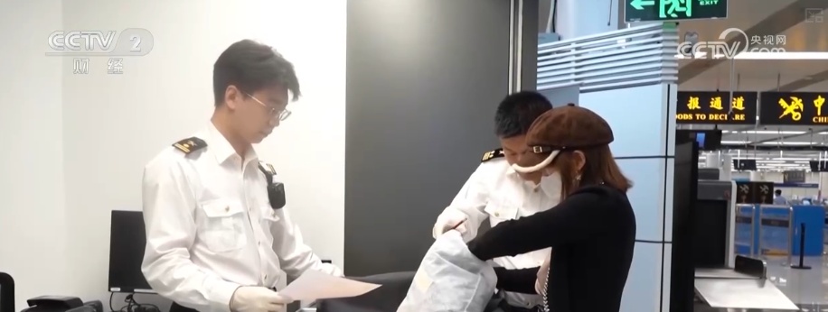 “全流程无纸化”“小额抽检制”落地 外国旅客体验“丝滑”退税“新”速度 “全流程无纸化”“小额抽检制”落地 外国旅客体验“丝滑”退税“新”速度