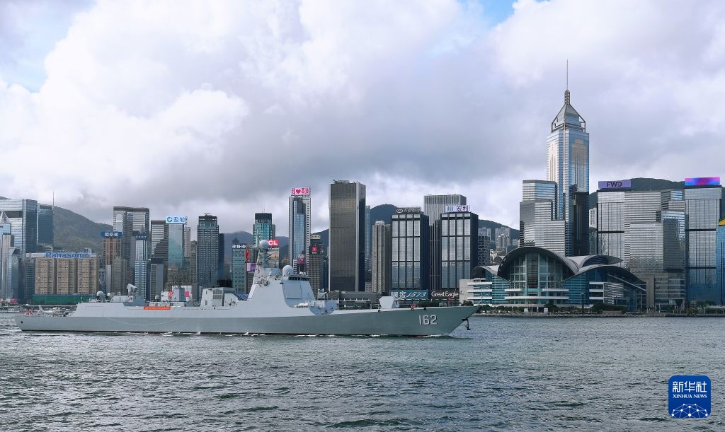 海军舰艇编队抵达香港
