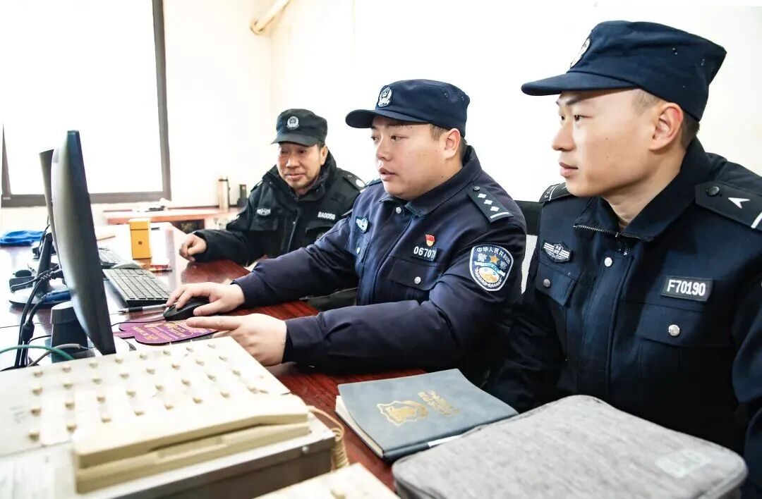他下巴上那道5厘米的疤,离颈动脉只有2厘米 他下巴上那道5厘米的疤,离颈动脉只有2厘米