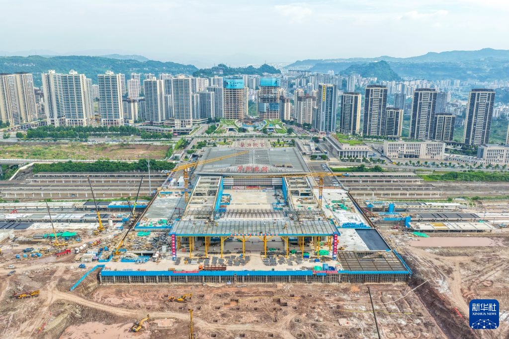 渝万高铁万州北站扩建工程站房主体完工