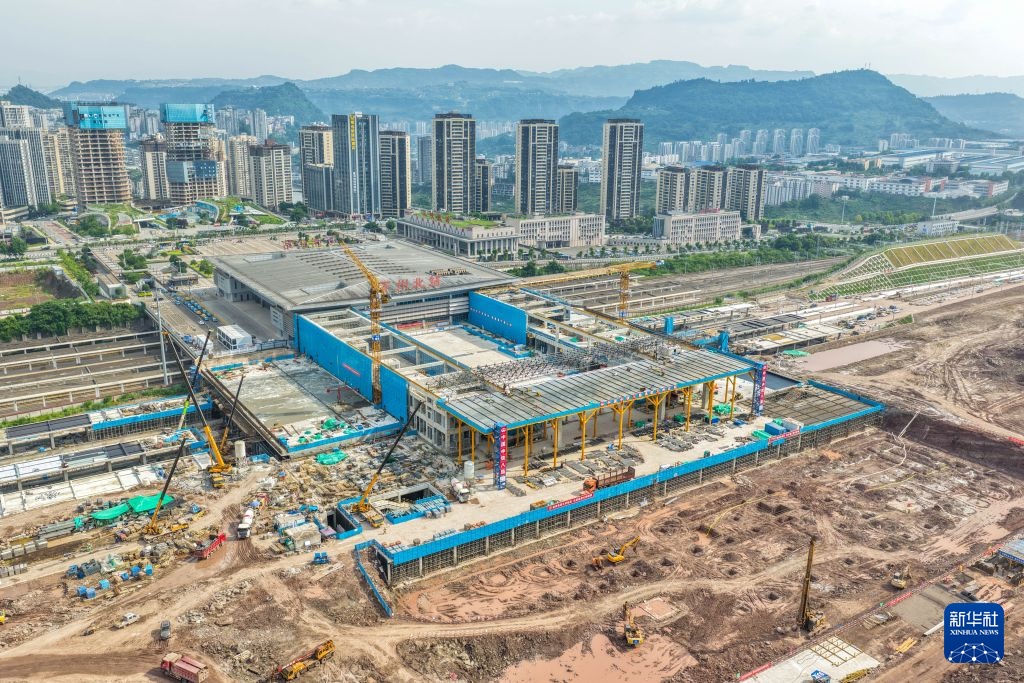 渝万高铁万州北站扩建工程站房主体完工