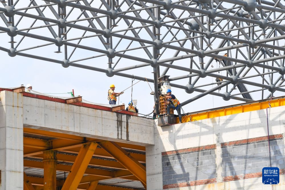 渝万高铁万州北站扩建工程站房主体完工