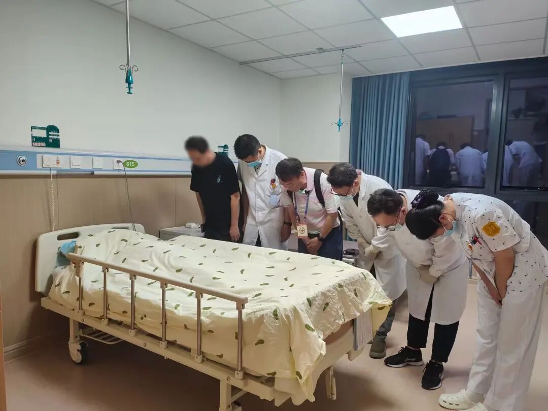 杭州85岁老戏骨走了，生命最后日子对儿子提了个要求：再签一次名字！