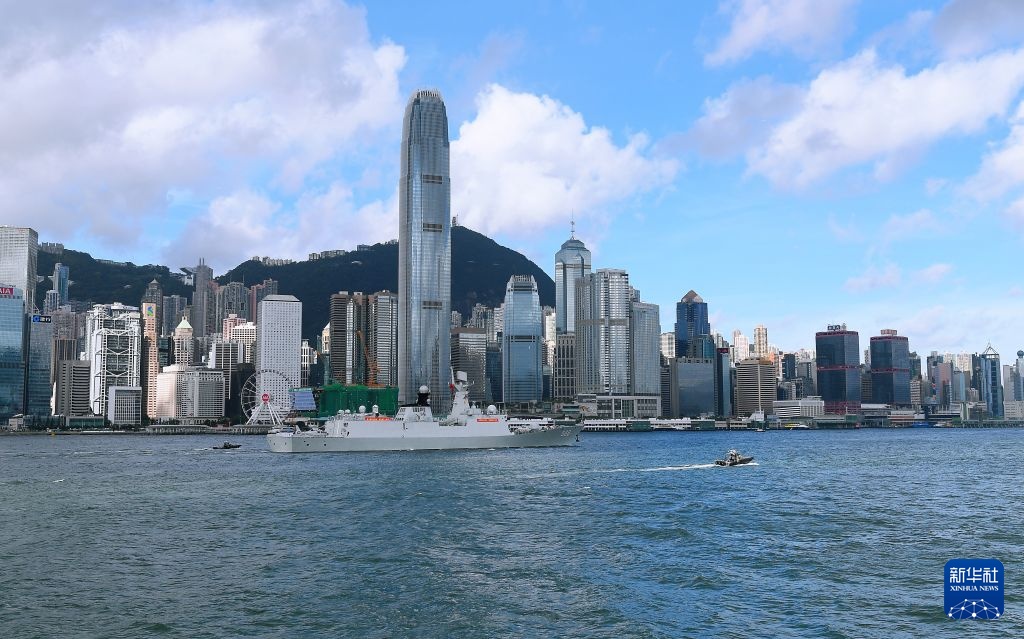 海军舰艇编队抵达香港