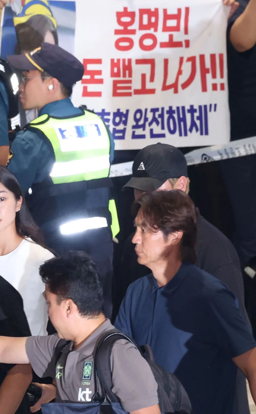 韩国警方:调查国家队主帅任命是否违法 韩国警方:调查国家队主帅任命是否违法