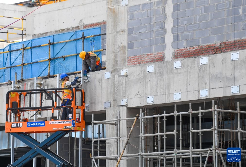 渝万高铁万州北站扩建工程站房主体完工