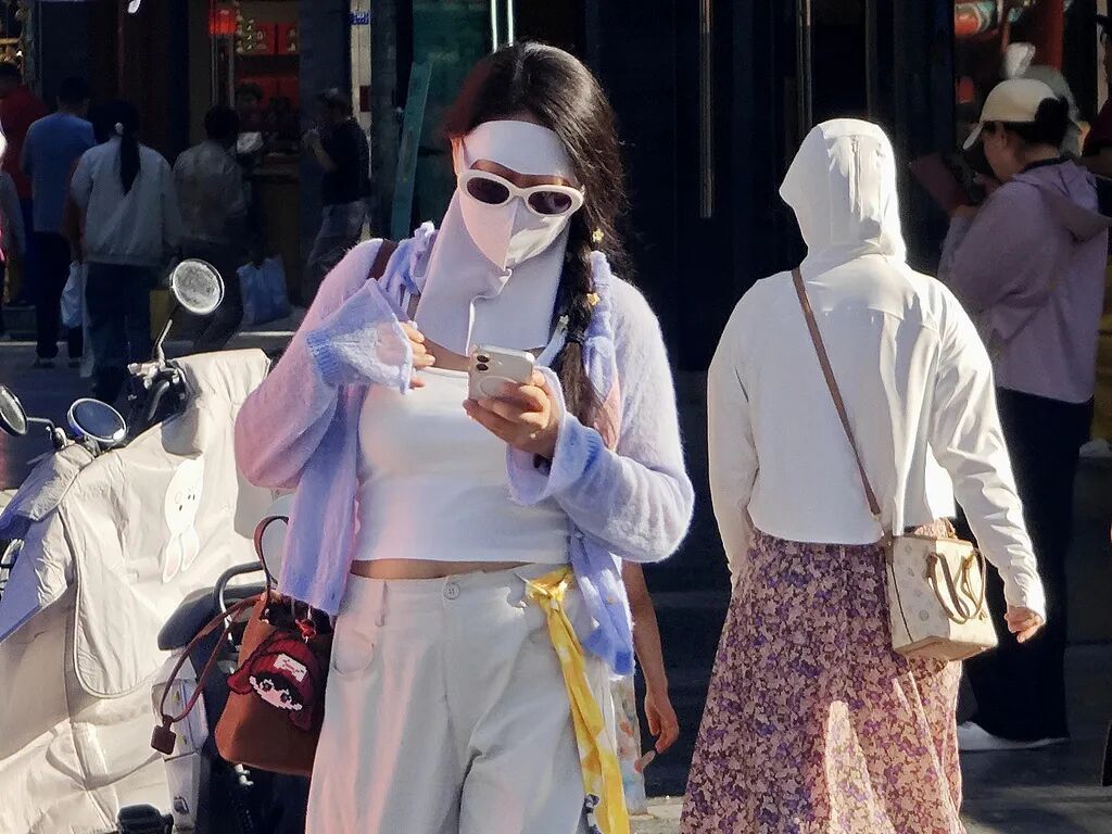 20块和2000块的防晒服，到底有什么区别？