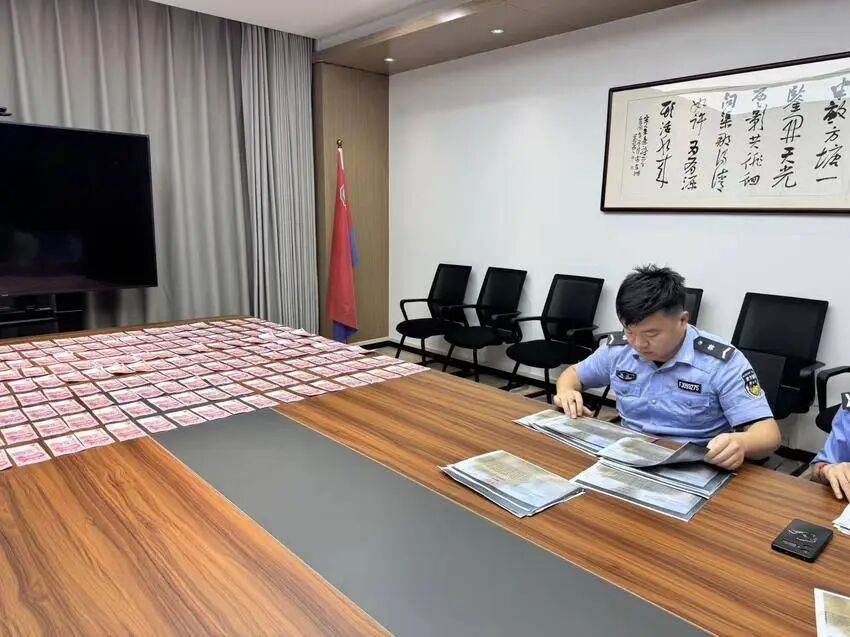 474个百元钞票冠字号，全部对上！