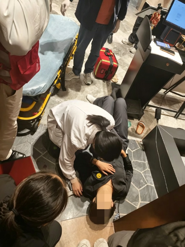 杭州一商场店员突然倒地，命悬一线！医学院四闺蜜毕业聚餐，变成了“实战大考”