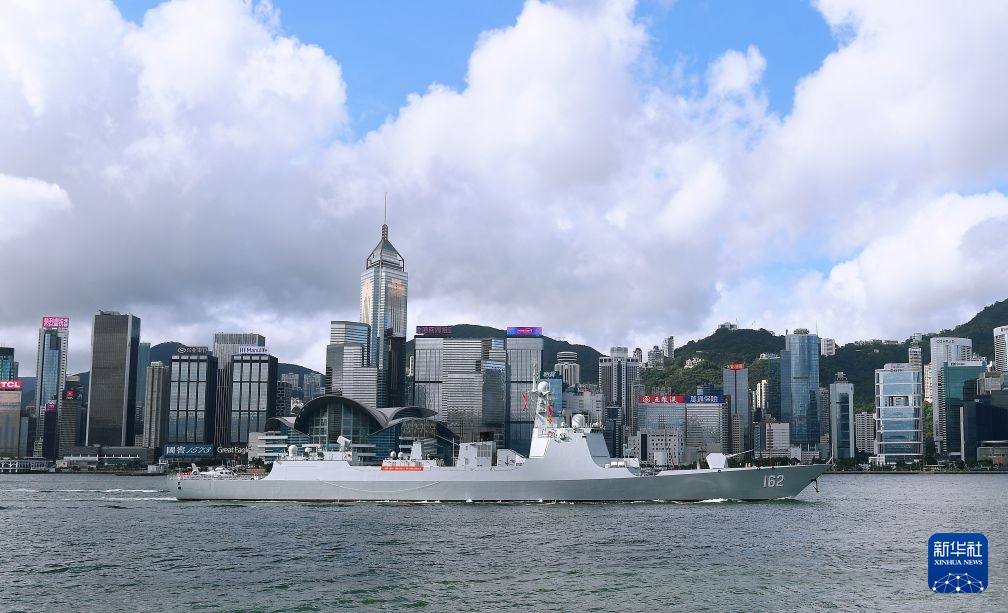 海军舰艇编队抵达香港