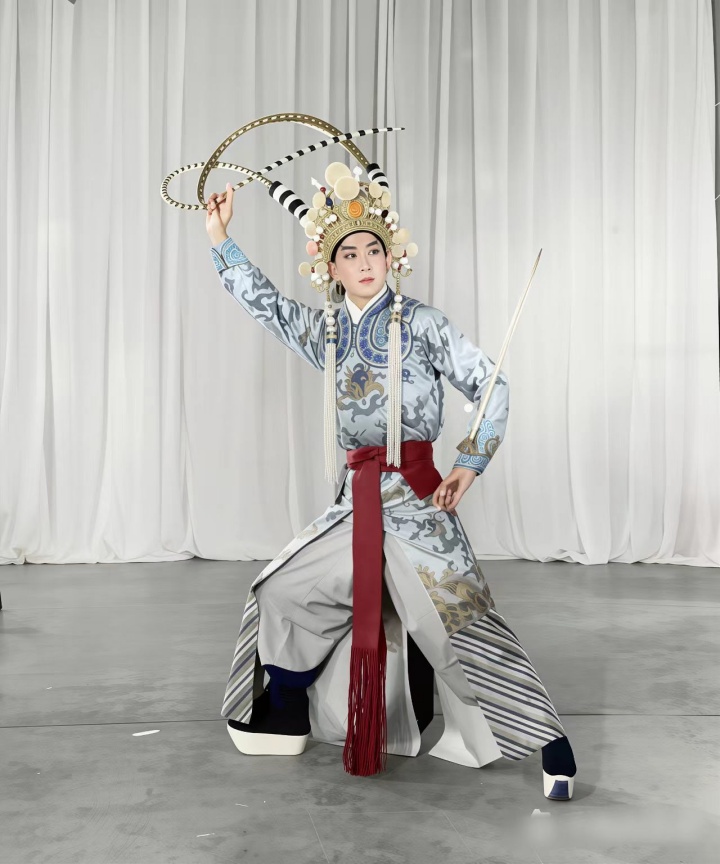 杭州85岁老戏骨走了，生命最后日子对儿子提了个要求：再签一次名字！
