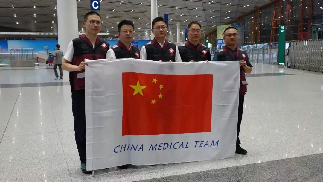 凌晨出征!第二批援刚果(金)中国抗疫医疗专家组启程支援埃博拉疫情防控 凌晨出征!第二批援刚果(金)中国抗疫医疗专家组启程支援埃博拉疫情防控