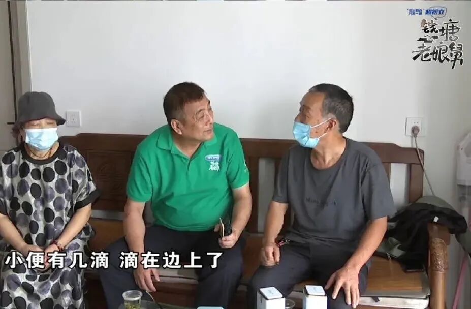 男子小便不掀马桶圈,妻子跟擦10年后崩溃! 男子小便不掀马桶圈,妻子跟擦10年后崩溃!