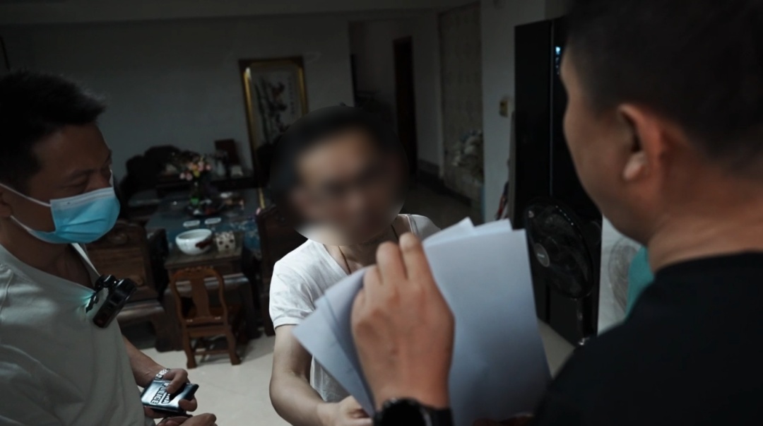 一边收租百万,一边赖账不还!一拒执“老赖”清晨在上海家中被抓! 一边收租百万,一边赖账不还!一拒执“老赖”清晨在上海家中被抓!