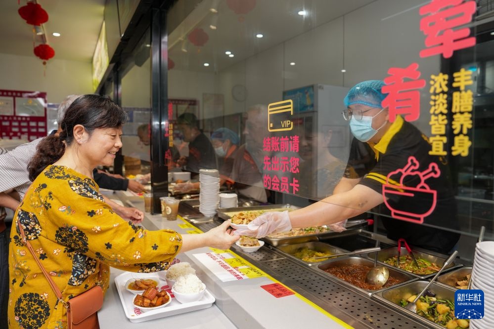 树立和践行正确政绩观丨江苏泰州:多元服务守护幸福夕阳红 树立和践行正确政绩观丨江苏泰州:多元服务守护幸福夕阳红