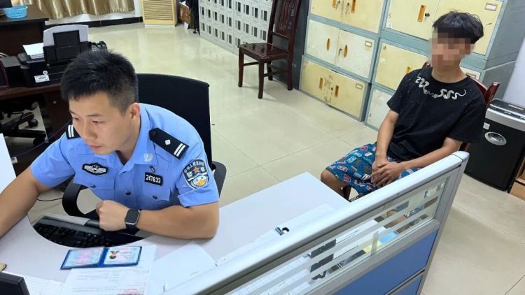 女友骑电车被查,男友跟着一起被罚!只因…… 女友骑电车被查,男友跟着一起被罚!只因……