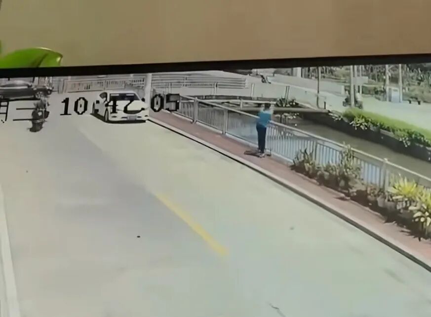 广东通报男子将一女孩丢进水沟:男子与女孩系家人,已送精神病医院治疗,女孩身体无碍 广东通报男子将一女孩丢进水沟:男子与女孩系家人,已送精神病医院治疗,女孩身体无碍