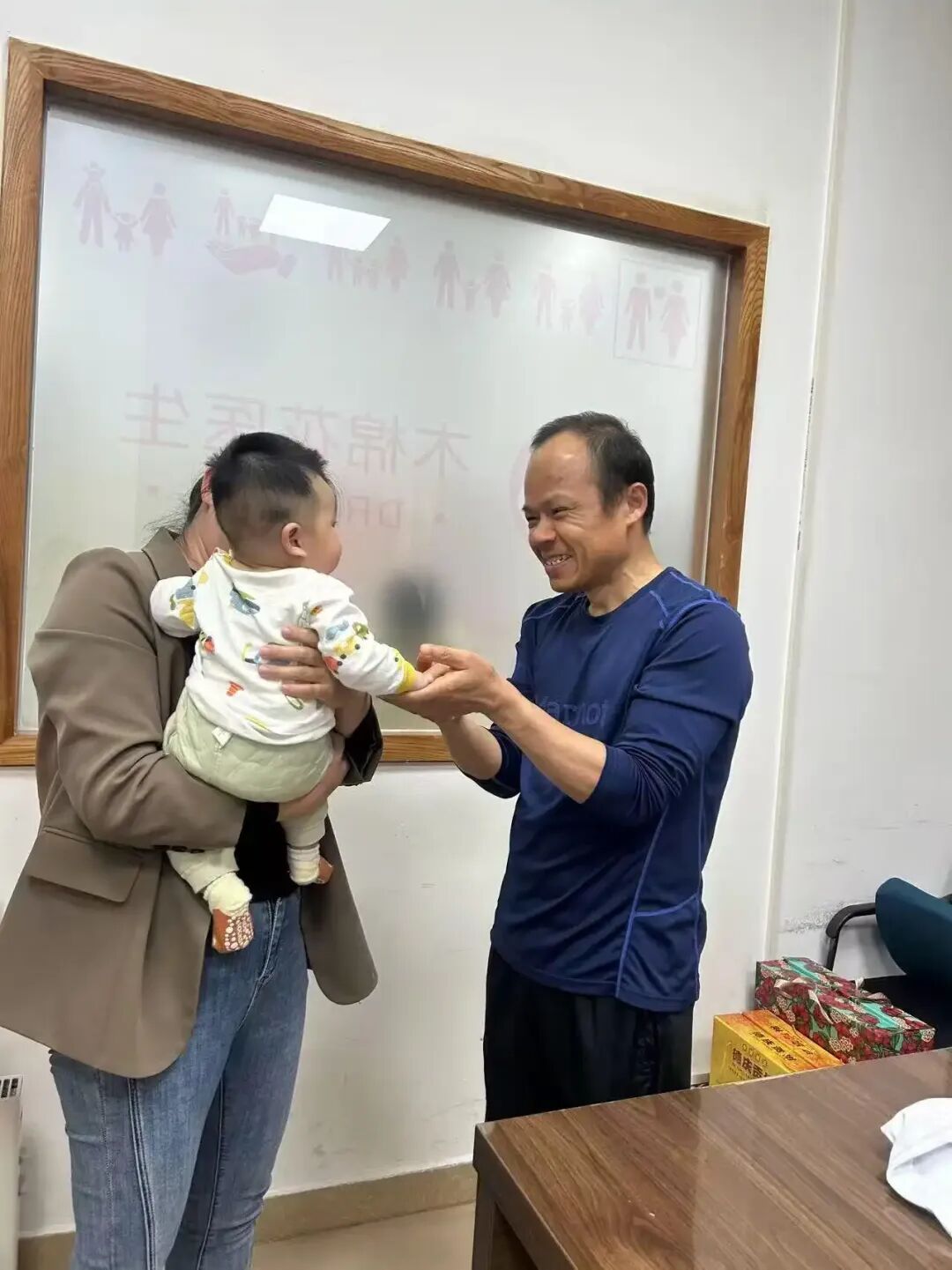 广州一妇科生殖医生把病历写成“戒烟令”,丈夫不戒烟就不做手术 广州一妇科生殖医生把病历写成“戒烟令”,丈夫不戒烟就不做手术