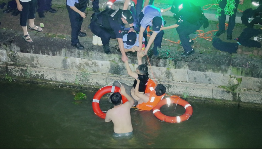 辅警童翔，获二级嘉奖！