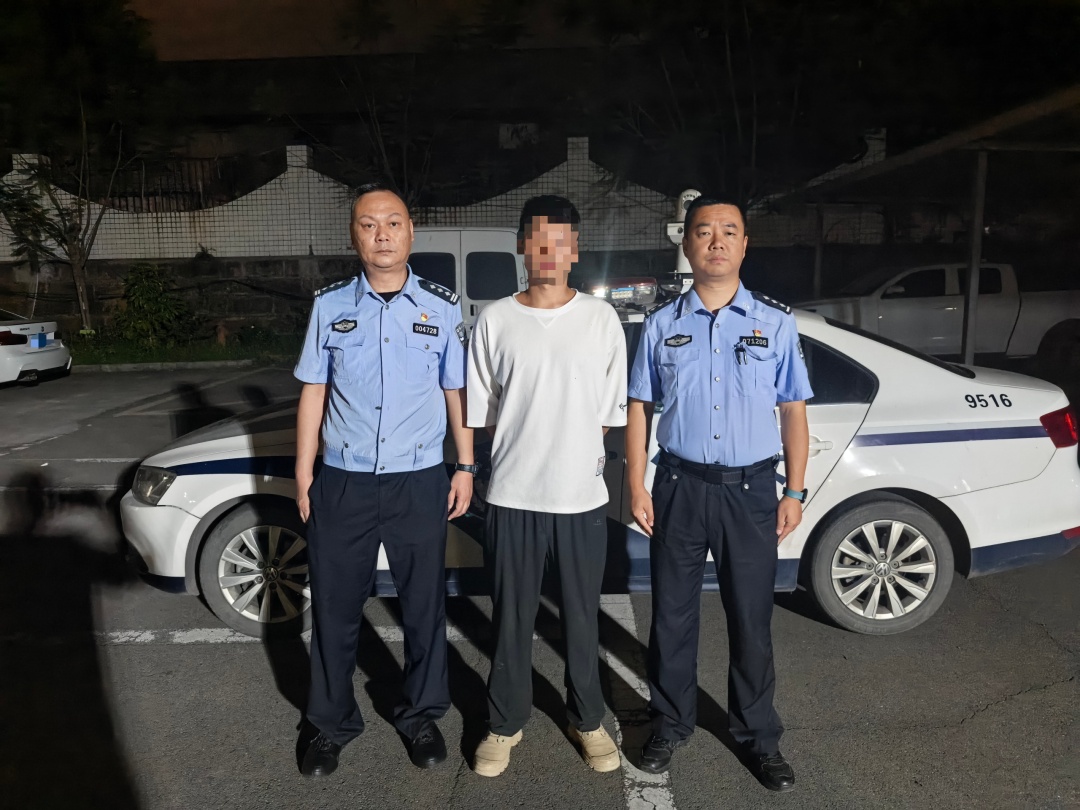6坐面包车硬塞15人！交警：严重超员，必严惩