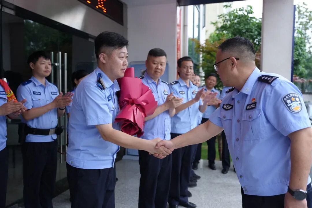 辅警童翔，获二级嘉奖！