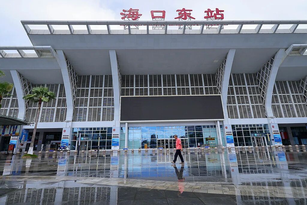台风“美莎克”即将登陆,多地停课、停运、停航 台风“美莎克”即将登陆,多地停课、停运、停航
