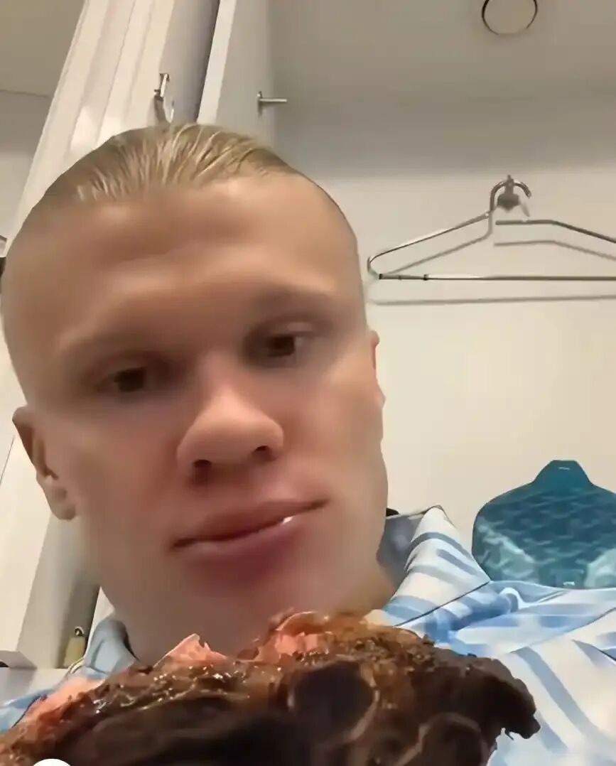 “太狂拽酷霸炫！”不愧世界杯最出圈的男人，哈兰德魔性走路模仿秀火了