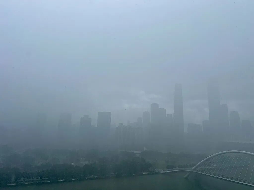 台风“美莎克”即将登陆,多地停课、停运、停航 台风“美莎克”即将登陆,多地停课、停运、停航