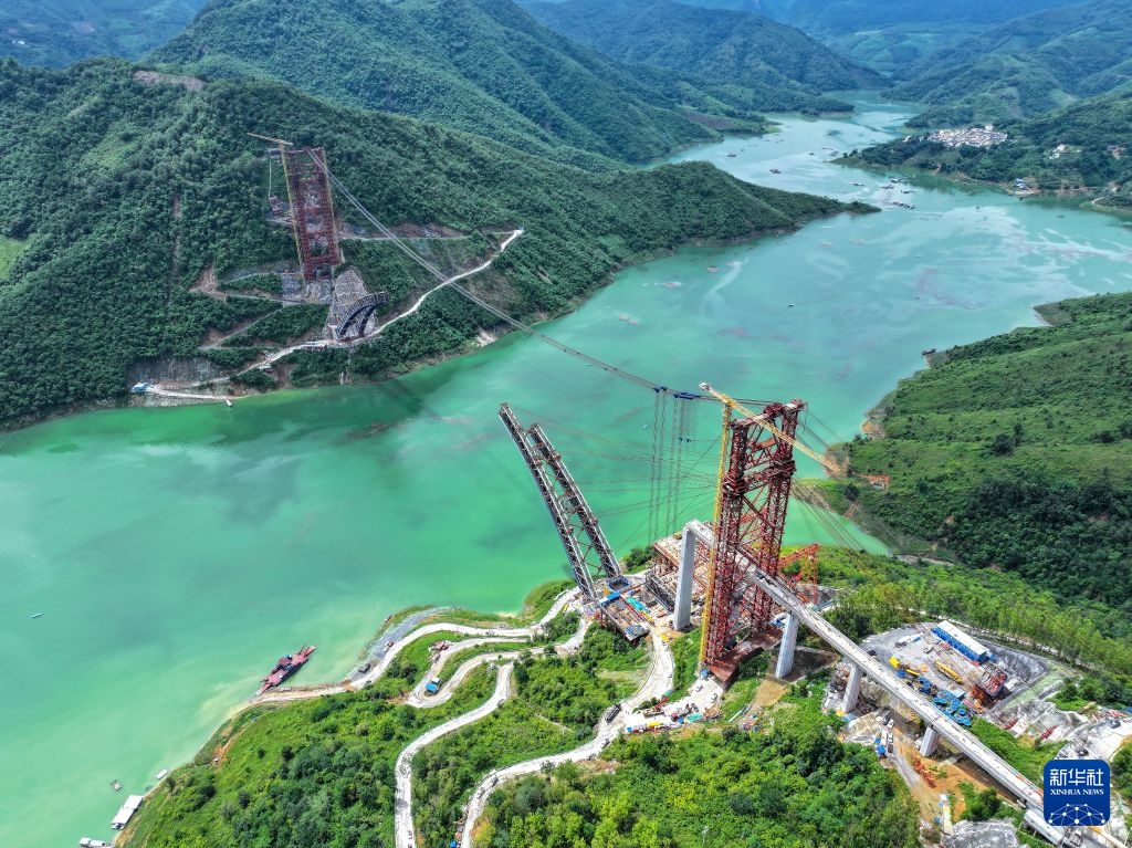 黄百铁路红水河铁路大桥拱肋吊装过半 黄百铁路红水河铁路大桥拱肋吊装过半