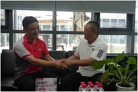 河南快递小哥救人后默默离开,七旬老人从汝州到郑州跨城苦寻:就想问声恩人叫啥名 河南快递小哥救人后默默离开,七旬老人从汝州到郑州跨城苦寻:就想问声恩人叫啥名