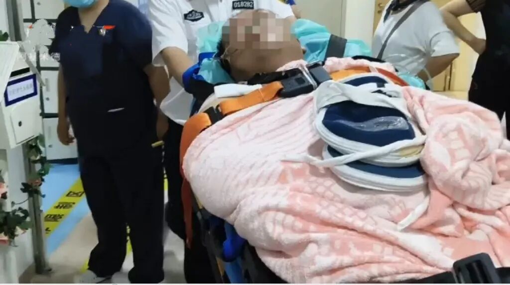 上海44岁独居男子病重昏迷 72岁亲生母亲却取不出儿子的“救命钱”法院判了 上海44岁独居男子病重昏迷 72岁亲生母亲却取不出儿子的“救命钱”法院判了