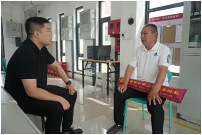 河南快递小哥救人后默默离开,七旬老人从汝州到郑州跨城苦寻:就想问声恩人叫啥名 河南快递小哥救人后默默离开,七旬老人从汝州到郑州跨城苦寻:就想问声恩人叫啥名