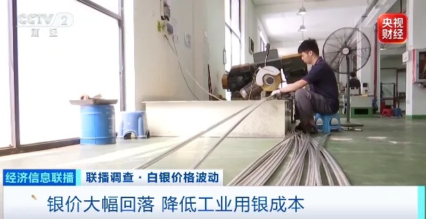 银价,跌了约50%!未来怎么走→ 银价,跌了约50%!未来怎么走→