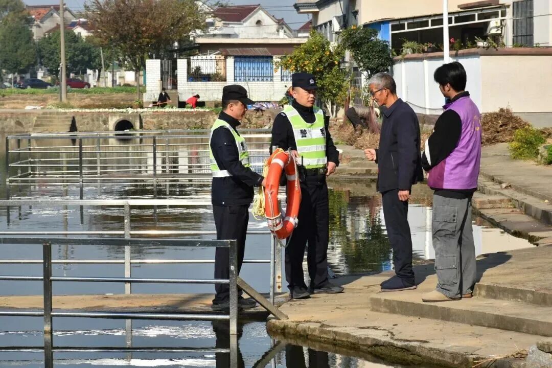 南京这一派出所副所长火了!“太拼了” 南京这一派出所副所长火了!“太拼了”