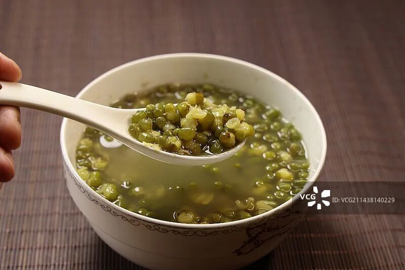 女子连喝3天绿豆汤,突然脑出血进ICU!这些情况下,2小时内别碰 女子连喝3天绿豆汤,突然脑出血进ICU!这些情况下,2小时内别碰