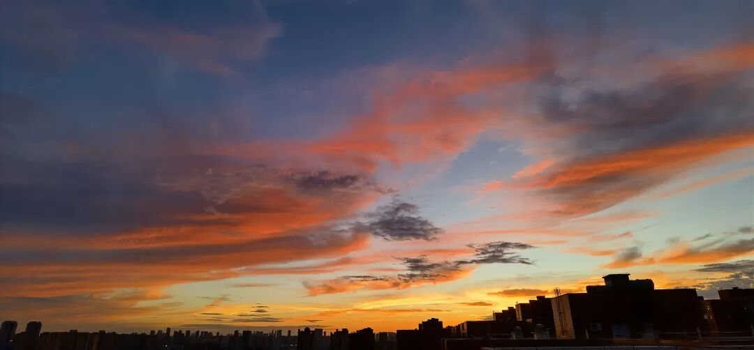 今天,武汉上空突现“凤凰”!有人拍到了 今天,武汉上空突现“凤凰”!有人拍到了