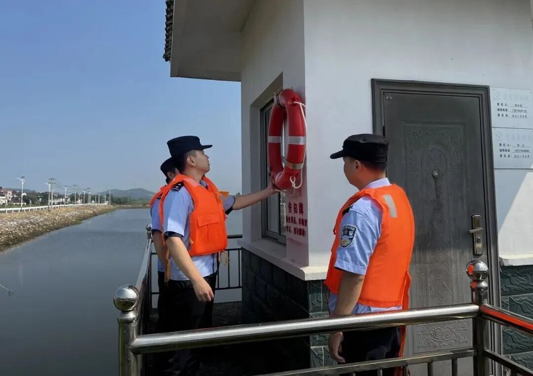南京这一派出所副所长火了!“太拼了” 南京这一派出所副所长火了!“太拼了”