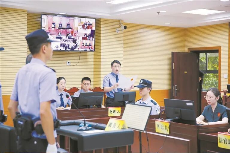 庭前认罪当庭翻供?公诉人用五组证据锁定非法行医致死真相 庭前认罪当庭翻供?公诉人用五组证据锁定非法行医致死真相