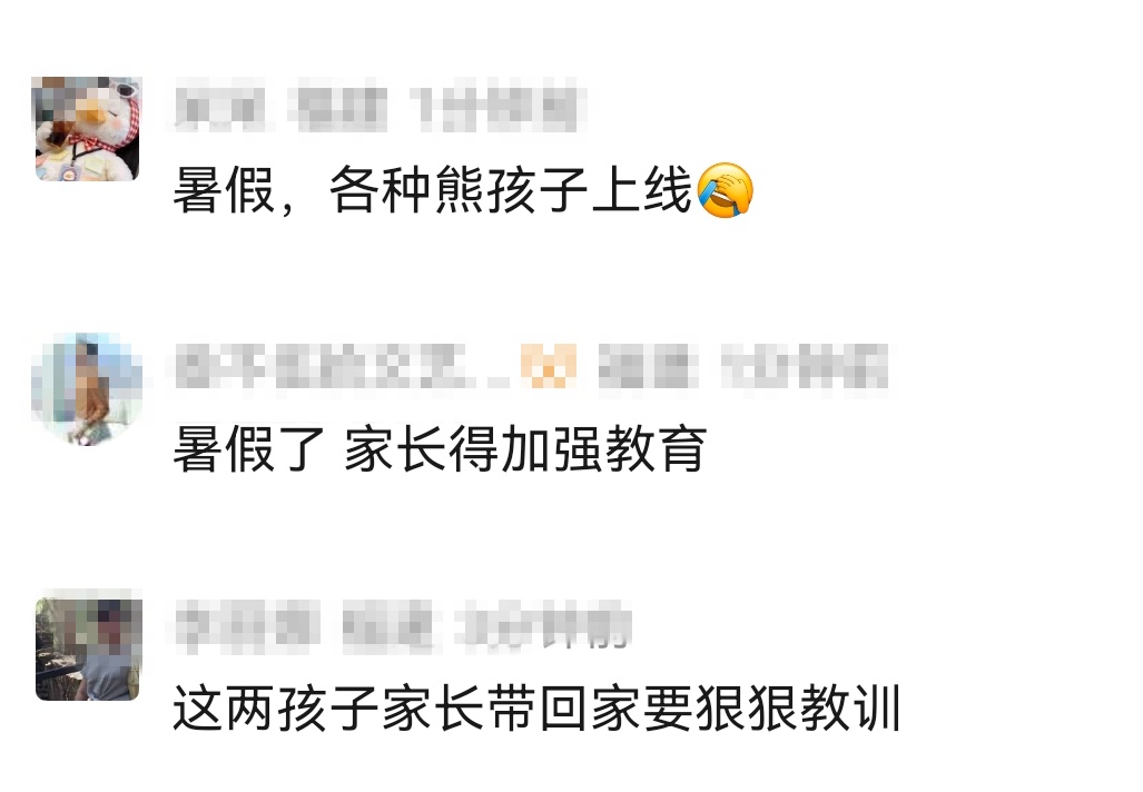 太危险!厦门两男孩竟在19楼露台栏杆外追逐玩耍,楼下是车来车往!目击市民当即报警 太危险!厦门两男孩竟在19楼露台栏杆外追逐玩耍,楼下是车来车往!目击市民当即报警