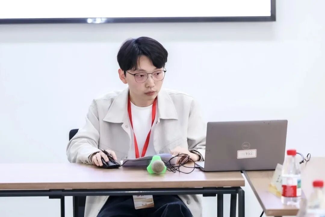 “板凳男孩”要上大学了,高校两次喊话…… “板凳男孩”要上大学了,高校两次喊话……