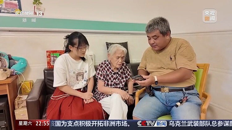 删了77万条又冒出3万条 奶奶的手机何时逃出“数字围猎”? 删了77万条又冒出3万条 奶奶的手机何时逃出“数字围猎”?