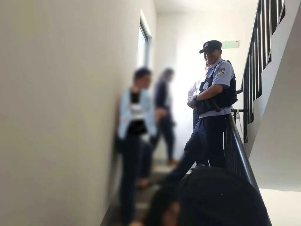 “看到妻子变成蛇”,夫妻吃菌出现幻觉,从15楼打到27楼 “看到妻子变成蛇”,夫妻吃菌出现幻觉,从15楼打到27楼