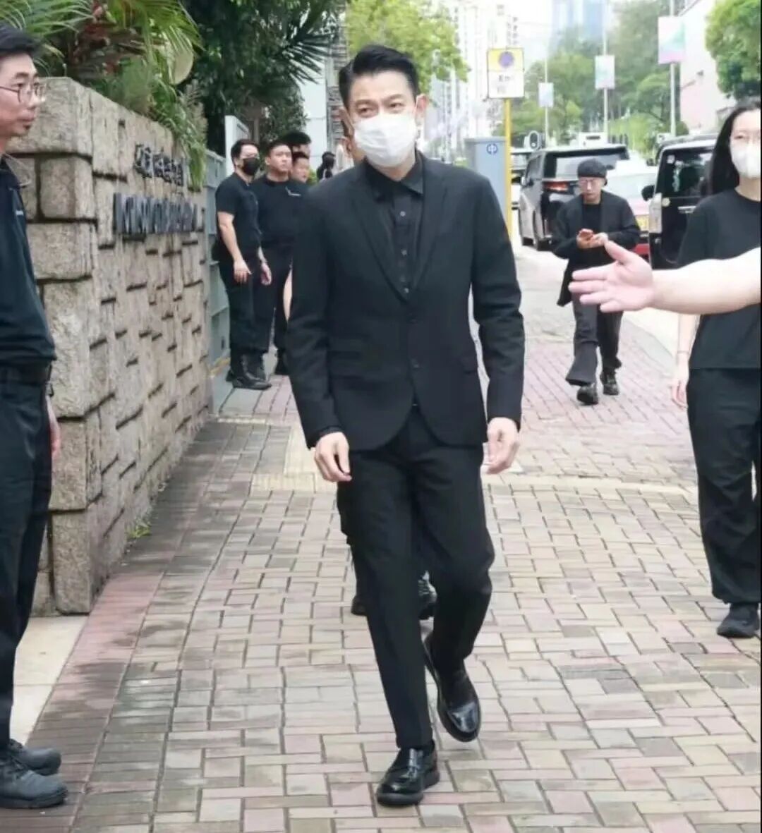 刘德华、周润发、朱茵等人到场送别,“开山祖师”走了 刘德华、周润发、朱茵等人到场送别,“开山祖师”走了