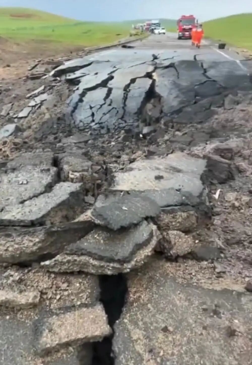 内蒙古突发车辆爆炸事故,已致2死4伤 内蒙古突发车辆爆炸事故,已致2死4伤