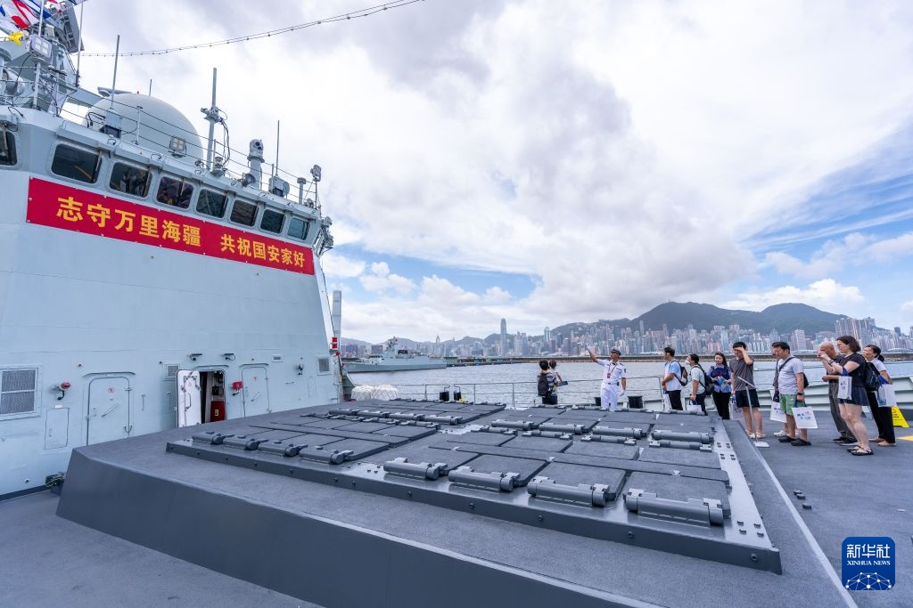 海军舰艇编队向港澳民众开放