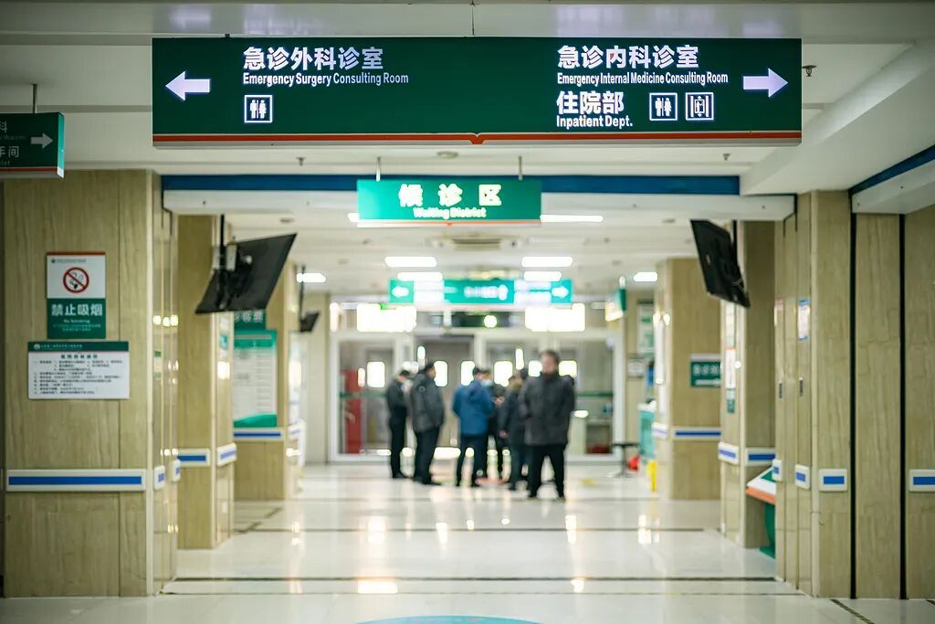 女子鼻子里长满“霉斑”，全是一团团的！早期症状像普通感冒