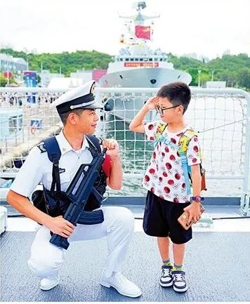 南宁舰、衡阳舰踏浪归航!五天时间见证家国同心的“双向奔赴” 南宁舰、衡阳舰踏浪归航!五天时间见证家国同心的“双向奔赴”