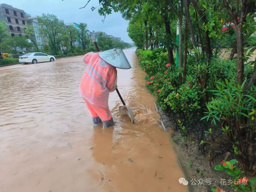 南宁警备区火速集结民兵，奔赴横州抢险救援
