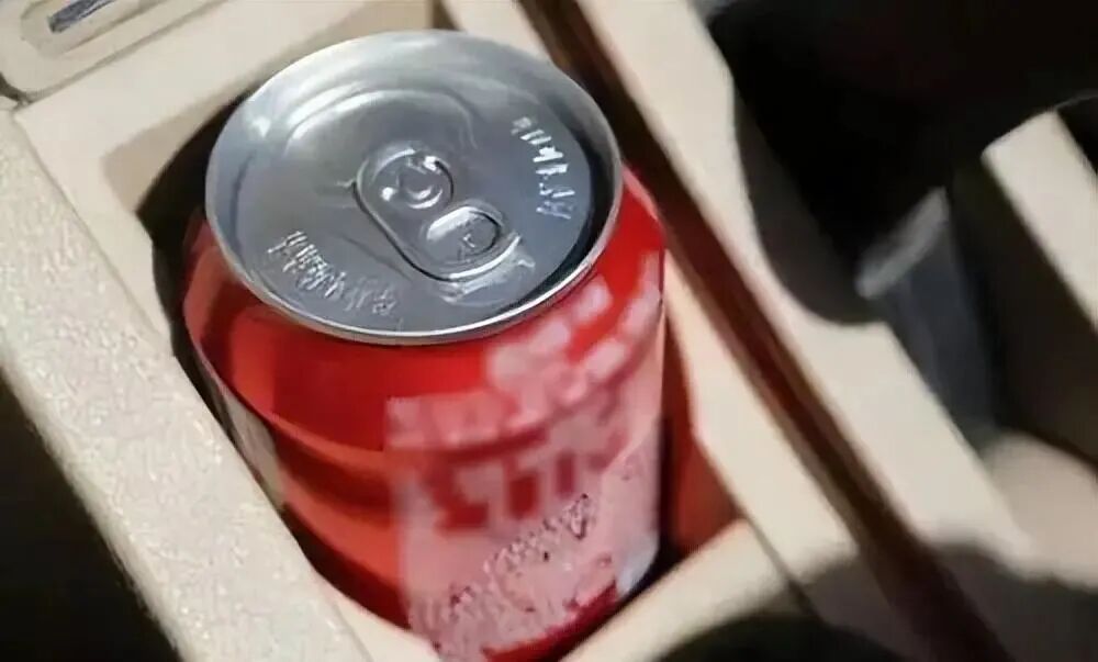 持续高温,车内不要放置这些危险物品→ 持续高温,车内不要放置这些危险物品→
