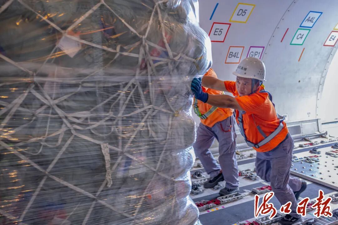 海口美兰机场上半年国际货邮吞吐量同比增长近六成 海口美兰机场上半年国际货邮吞吐量同比增长近六成